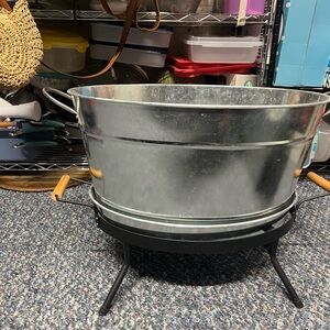 Galvanized Steel Tub with Wooden Handles